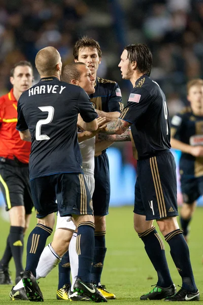 Chad Barrett argues with Danny Califf during the game — Stock Photo, Image