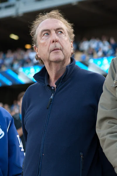 Eric idle i major league baseball spel mellan arizona diamondbacks och spelet mellan arizona diamondbacks och los angeles dodgers — Stockfoto