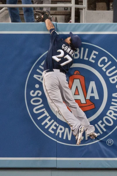 Carlos Gómez hace un home run robando capturas durante el juego — Foto de Stock