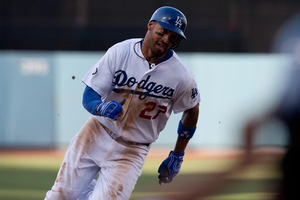 Matt Kemp rounds thrid on his way home during the game — Stock Photo, Image