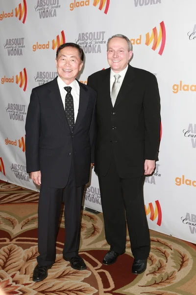 George Takei e Brad Altman chegam ao 21st Annual GLAAD Media Awards — Fotografia de Stock