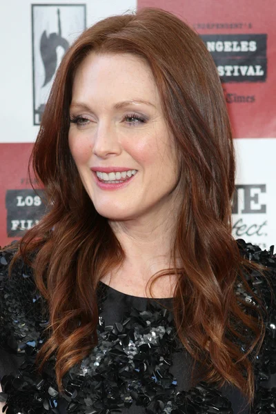 Julianne moore kommt bei den kids sind alle in Ordnung premiere — Stockfoto