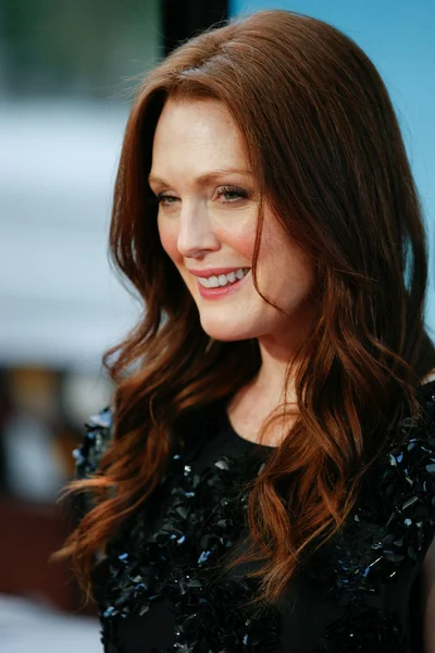 Julianne Moore arrives at The Kids Are All Right premiere — Stock Photo, Image