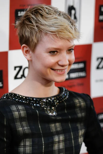 Mia Wasikowska arrives at The Kids Are All Right premiere — Stock Photo, Image