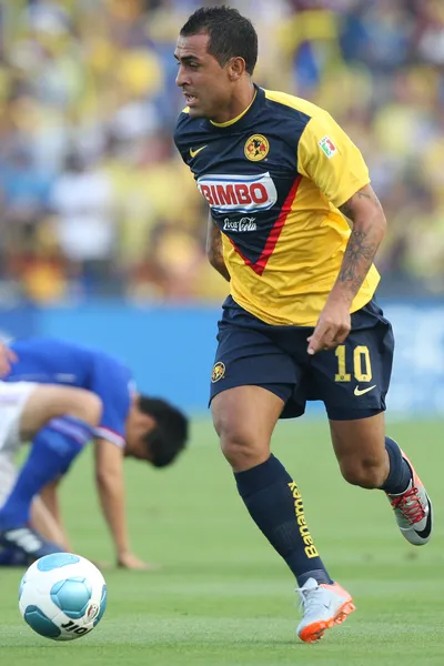 Daniel Karadağ topu oyun sırasında sürüyordu.