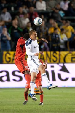 adam cristman ve clyde simms oyun sırasında bir başlık için mücadele