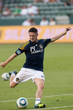 oyun öncesi Robbie keane ısıtır