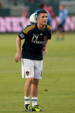 oyun öncesi Robbie keane ısıtır