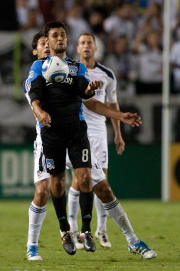 Chris wondolowski topu oyun sırasında denetler.