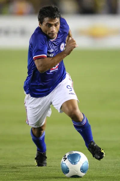 Maximiliano Biancucchi dribla a bola durante o jogo — Fotografia de Stock