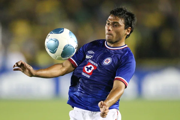 Maximiliano Biancucchi mastiga armadilhas e controla a bola durante o jogo — Fotografia de Stock