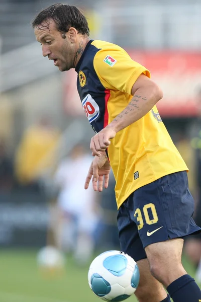 Matias Vuoso controlla la palla durante la partita — Foto Stock