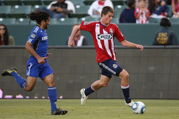 Justin Braun tries to pull away from Stephane Auvray during the game — Stock Photo, Image