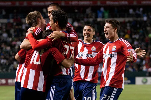 Chivas USA comemora um gol no início da segunda metade do jogo durante o jogo — Fotografia de Stock