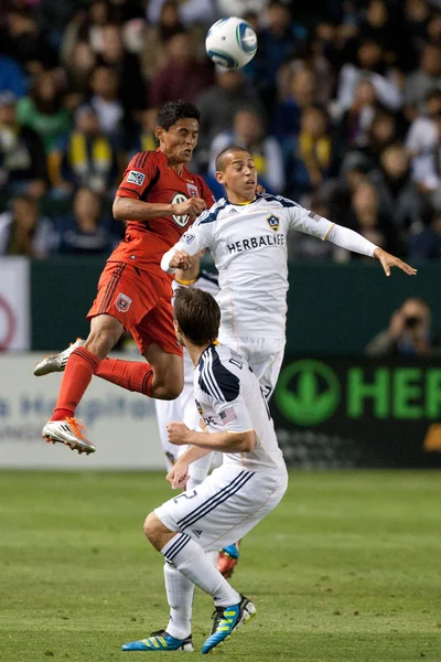 Andy Najar and Paolo Cardozo fight for the ball during the game — Stock Photo, Image