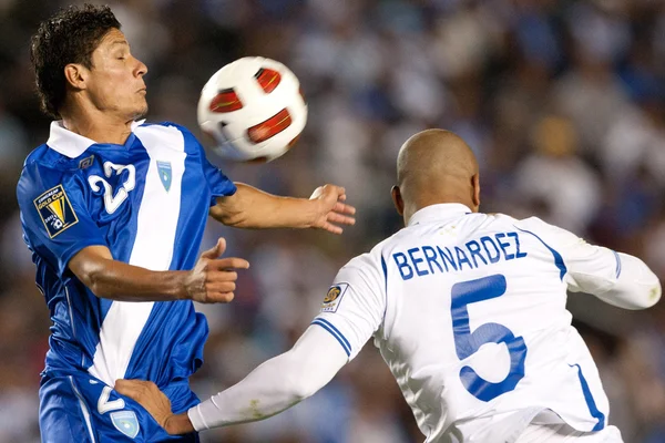 Jairo Arreola and Victor Bernardez in action during the game — Stock Photo, Image