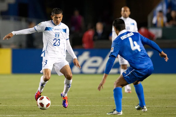 Edder Delgado tries to get past Carlos Castrillo during the game — Stock Photo, Image