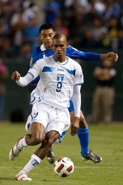 Carlos Castrillo and Jerry Bengtson in action during the game — Stock Photo, Image