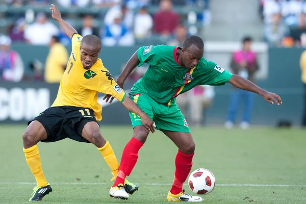 Anthony Straker e Dane Richards lottano per la palla durante la partita — Foto Stock