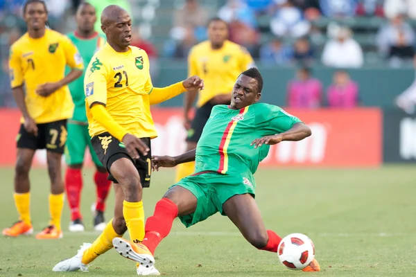 Luton Shelton e Leon Joseph em ação durante o jogo — Fotografia de Stock