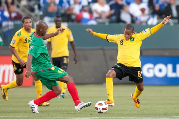 Leon Johnson e Eric Vernan em ação durante o jogo — Fotografia de Stock