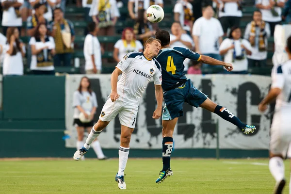 Adam Cristman and Junior Izaguirre fight for the ball during the game — Stock Photo, Image