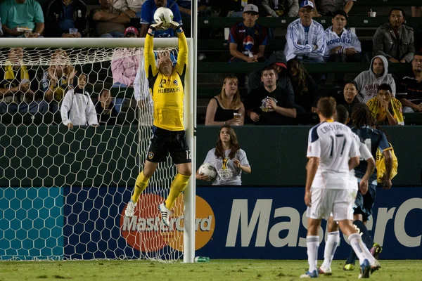 Josh Saunders blocks a shot during the game — Stock Photo, Image