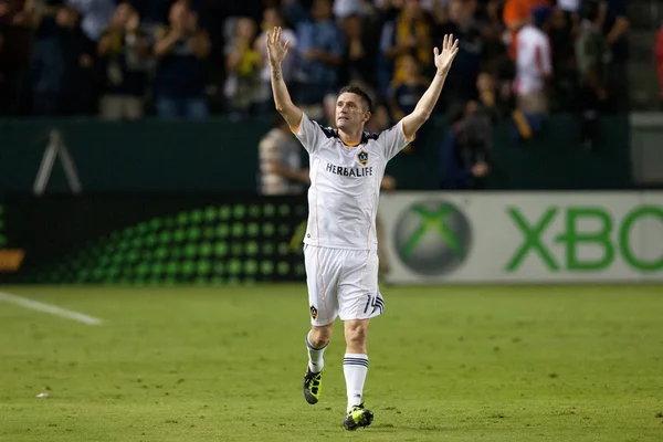 Robbie Keane comemora seu primeiro gol durante sua estréia com o Galaxy durante o jogo — Fotografia de Stock