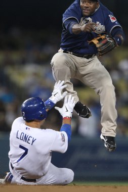 Miguel Tejada'yı ilk çift oyun oyun sırasında tamamlamak için attı sonra james Loney'e önlemek için atlar.