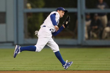 Ryan theriot kısa bir top oyun sırasında yakalar.