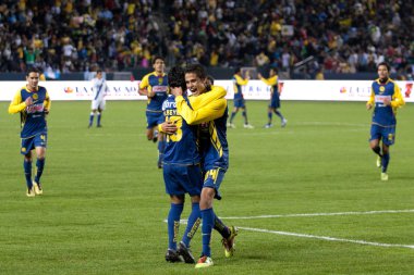 melek reyna ve diego reyes, oyun sırasında bir hedefe kutlamak