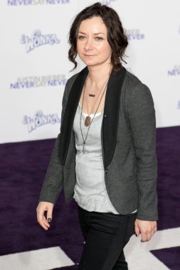 Sara Gilbert geldiğinde Paramount resimleri Justin Bieber at: asla söylemek asla prömiyeri