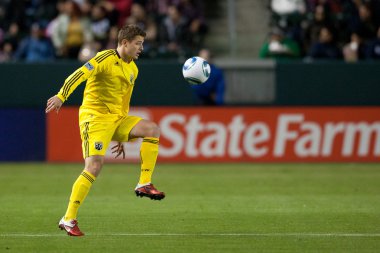 Robbie rogers, oyun sırasında top denetler