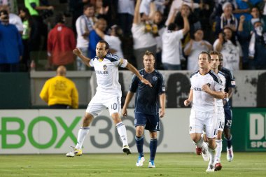 Landon Donovan'ı kutluyor bir penaltı atışı sırasında oyun puanlama sonra
