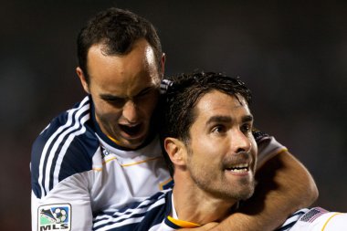 Landon donovan ve pablo angel oyun sırasında ikinci yarıda bir gol kutlamak