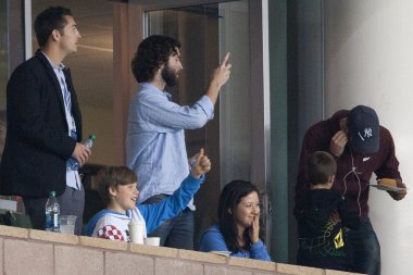 Brooklyn beckham babası bir başparmak oyun sırasında bir gol puanlama sonra pes etmez