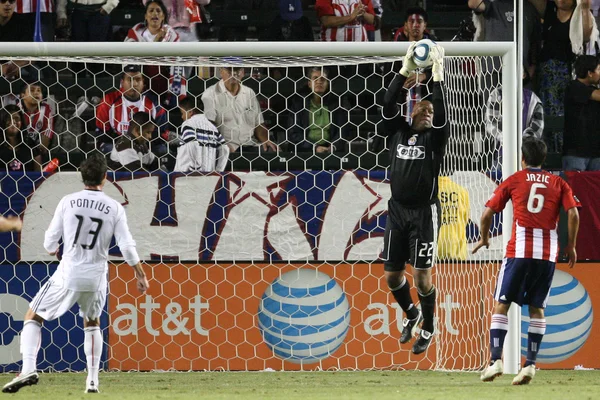 ZACH THORNTON makes a save during the Chivas USA vs DC United game — Stock Photo, Image