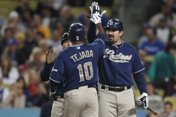 MIGUEL TEJADA and ADRIAN GONZALEZ celebrate scoring with a high five during the game — Stock Photo, Image