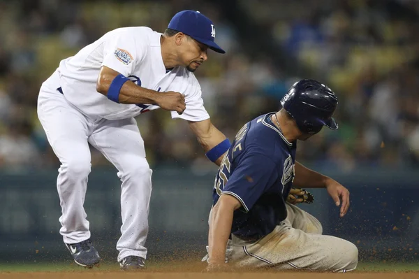 RAFAEL FURCAL marca VENABLE na segunda base durante o jogo — Fotografia de Stock