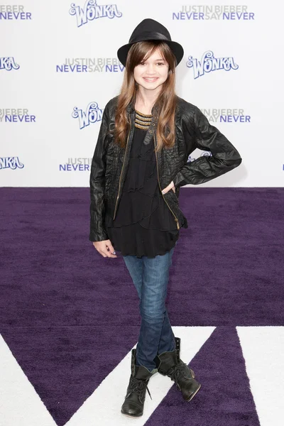 Ciara Bravo przybywa w Paramount Pictures Justin Bieber: Never Say Never premiera — Zdjęcie stockowe