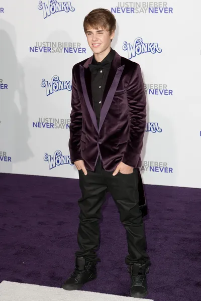JUSTIN BIEBER arrives at the Paramount Pictures Justin Bieber: Never Say Never premiere — Stock Photo, Image