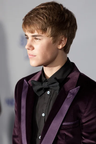 JUSTIN BIEBER arrives at the Paramount Pictures Justin Bieber: Never Say Never premiere — Stock Photo, Image