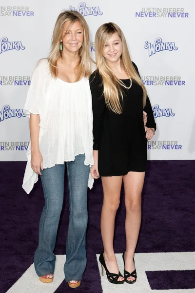 HEATHER LOCKLEAR & AVA SAMBORA arrive at the Justin Bieber: Never Say Never premiere — Stock Photo, Image