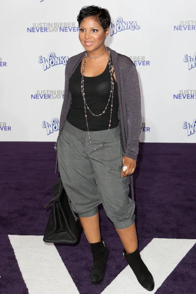 TONI BRAXTON arrives at the Paramount Pictures Justin Bieber: Never Say Never premiere — Stock Photo, Image