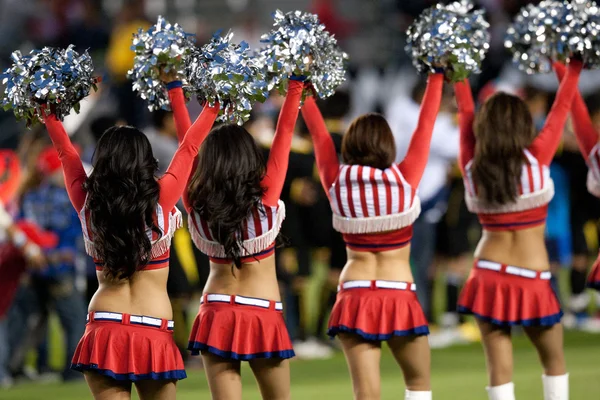 Chivas USA cheerleaders before the start of the Major League Soccer game — Stock Photo, Image