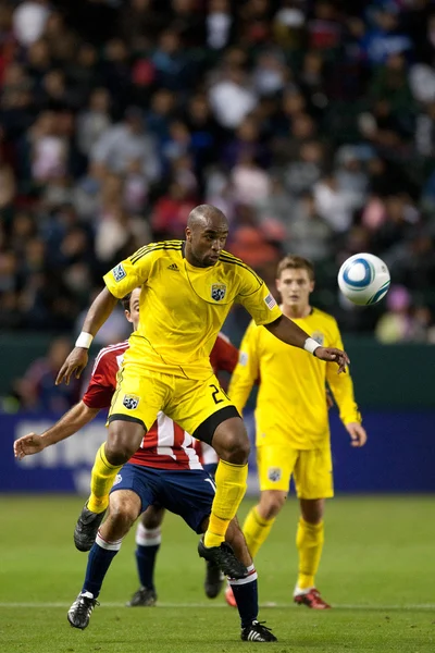 Emilio Renteria tries to control the ball during the Major League Soccer game — Stock Photo, Image