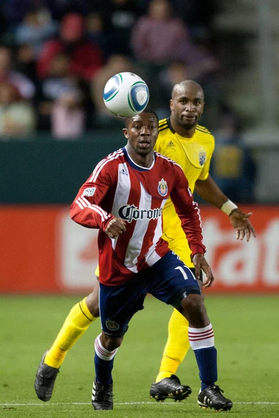 Michael Lahoud passe outre Emilio Renteria pendant le match — Photo