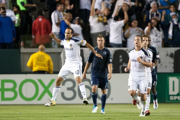 Landon Donovan celebra después de anotar una penalización durante el juego —  Fotos de Stock