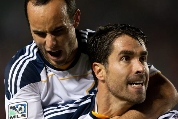 Landon donovan ve pablo angel oyun sırasında ikinci yarıda bir gol kutlamak