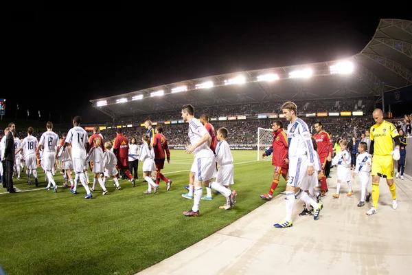 David Beckham y el resto de la Galaxia entran en el estadio antes del partido —  Fotos de Stock